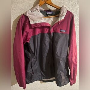 XL Women’s PATAGONIA Rain Jacket